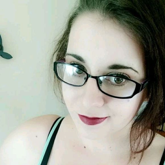 Meet your Posher, Stephanie - Picture 1 of 1